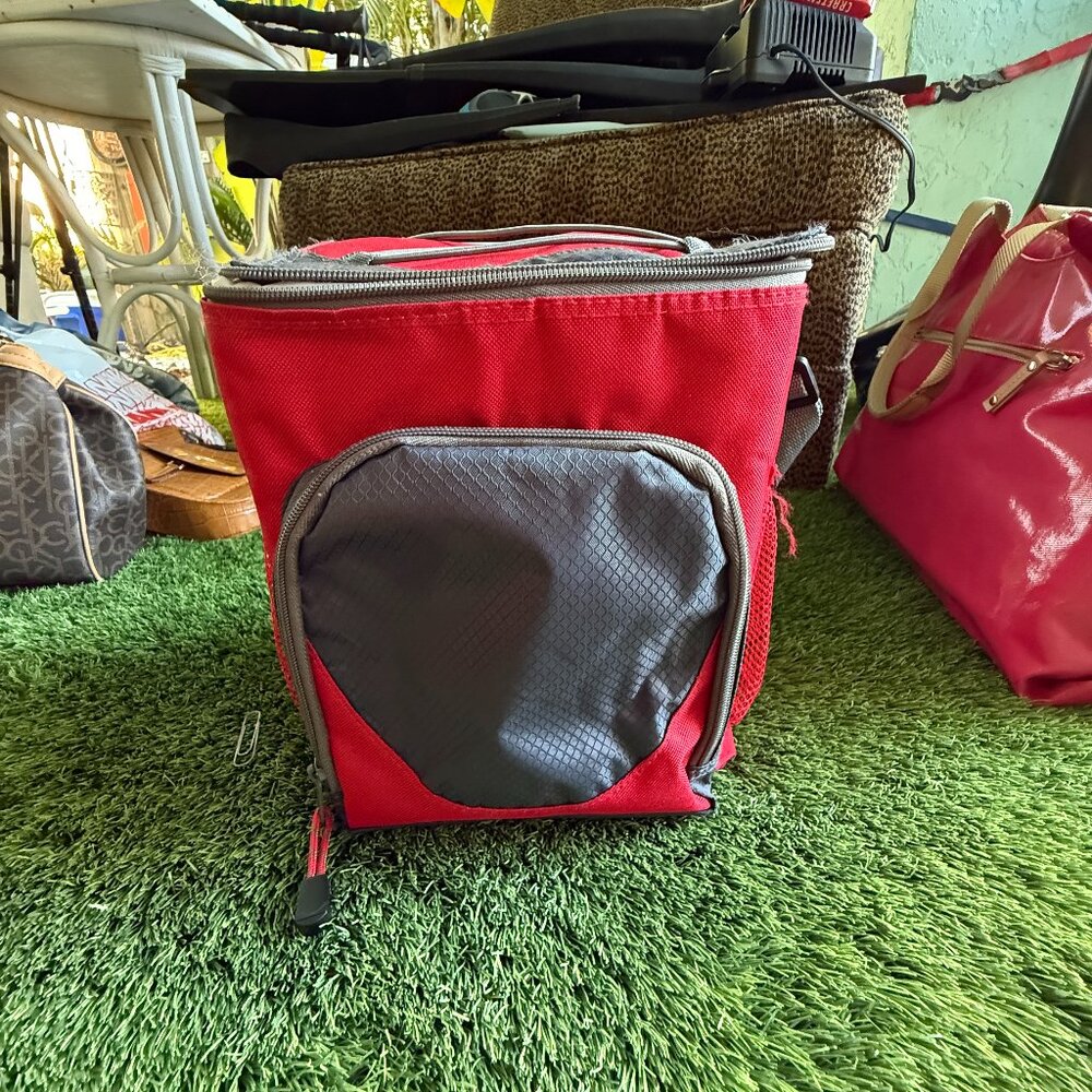 8 can red cooler